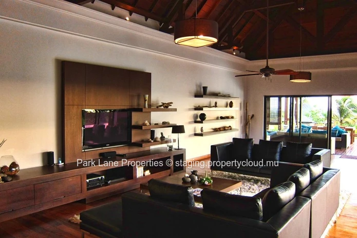 Luxueuse villa 6 càc dans domaine privé avec hôtel 5* en front de mer