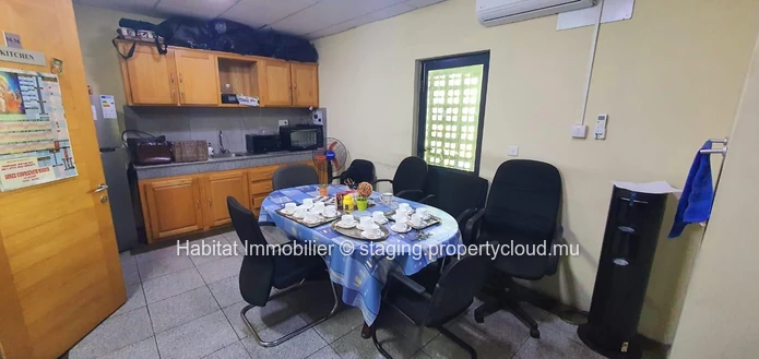 FOR SALE - A large high-end unfurnished air-conditioned office space of 619 m2 located in downtown Port-Louis.