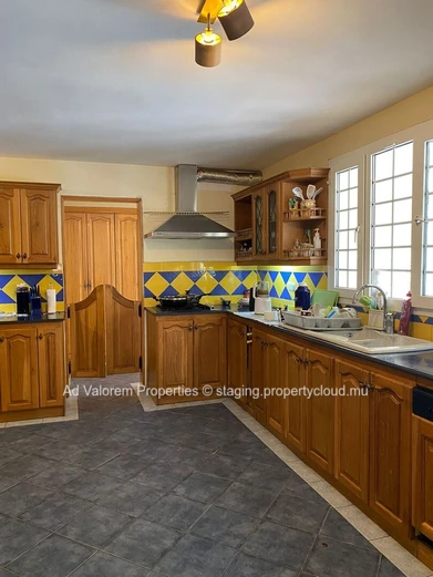 Grand Family Villa on an Acre of Land – A Must-See Opportunity