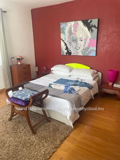 Très spacieuse villa tout confort avec 4 chambres, piscine et garage