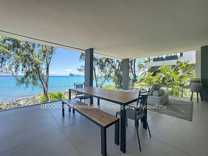 Beachfront – Luxury by the Ocean