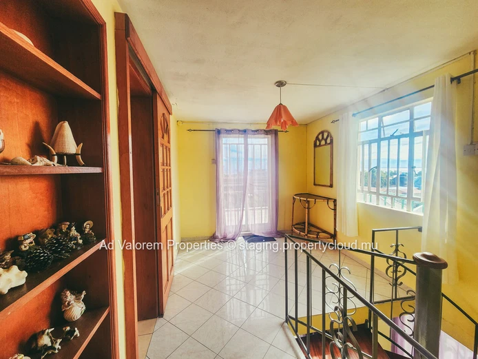 Charming Mauritian-Style House for Rent in Prime Flic en Flac Location!
