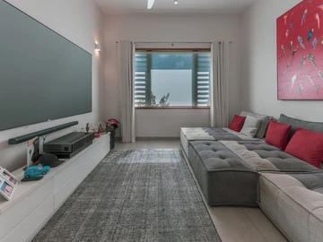 5 Bedroom Villa