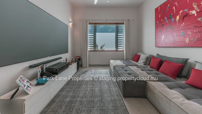 Sumptuous high end 5 bedroom villa in IRS Marina