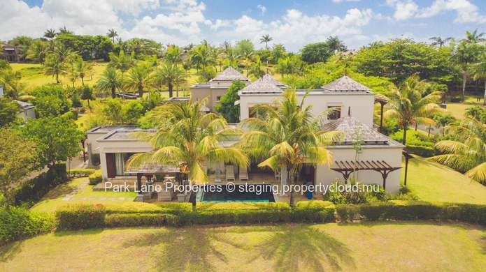Luxury and affordable 4 bedr villa in the heart of a golf resort on the unspoilt south coast of Mauritius