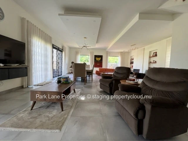 Spacious family home in Trianon – Comfort, space & convenience