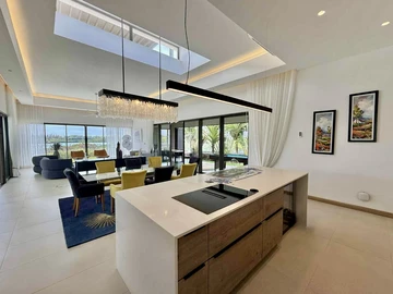 4 Bedroom Villa