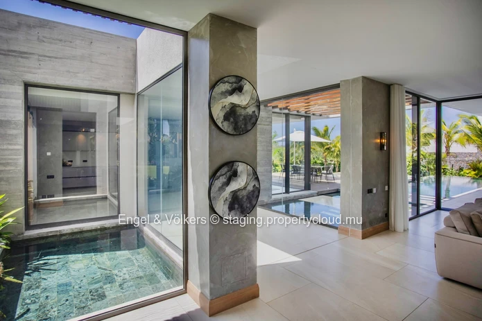 Refined Tropical Living in a Prestigious Golf Estate