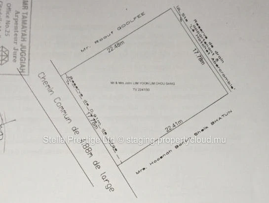 Terrain résidentiel avec vue sur la montagne à Le Hochet - 399m², en pleine propriété, Proche de l'école, des magasin...