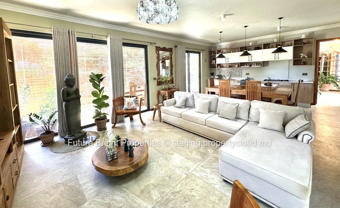 A Sanctuary of Serenity in the Heart of an Enchanting Domaine: An Elegant Haven Embracing Authentic Nature