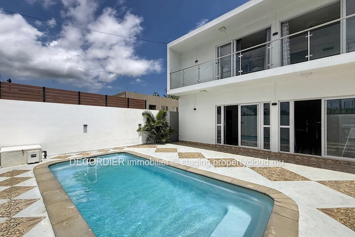 176 sqm Home Ideally Located in Sottise