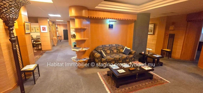 Découvrez cet élégant bureau climatisé et non meublé de 360 m2, idéalement situé en plein cœur de Port Louis