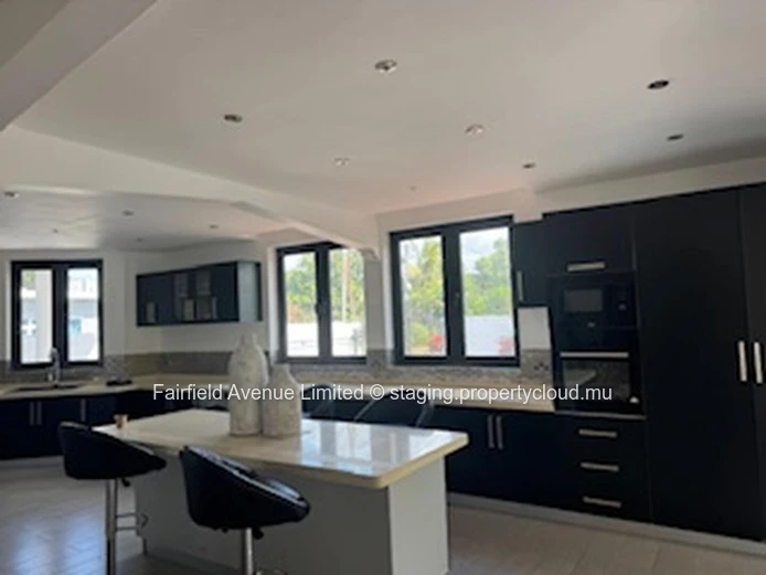 : Maison à vendre à Roches Noires, Rivière du Rempart, grande maison, 4 chambre a coucher avec ensuite. Proche commer...