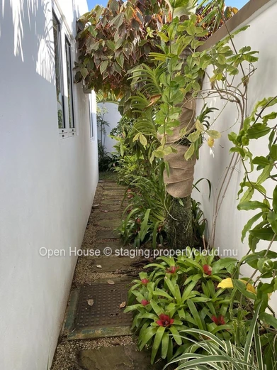 For sale - Grand Baie - beautiful 2-bedroom villa + office located in the heart of a sought-after and secure residenc...