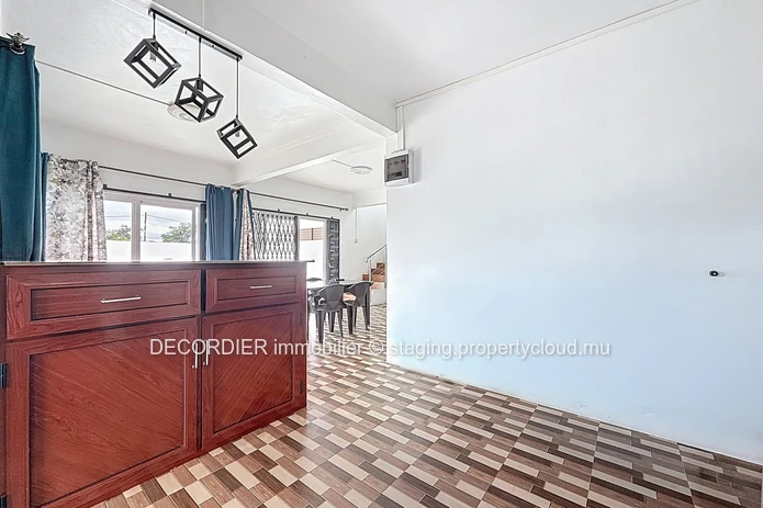 176 sqm Home Ideally Located in Sottise