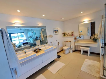 3 Bedroom Commercial Property