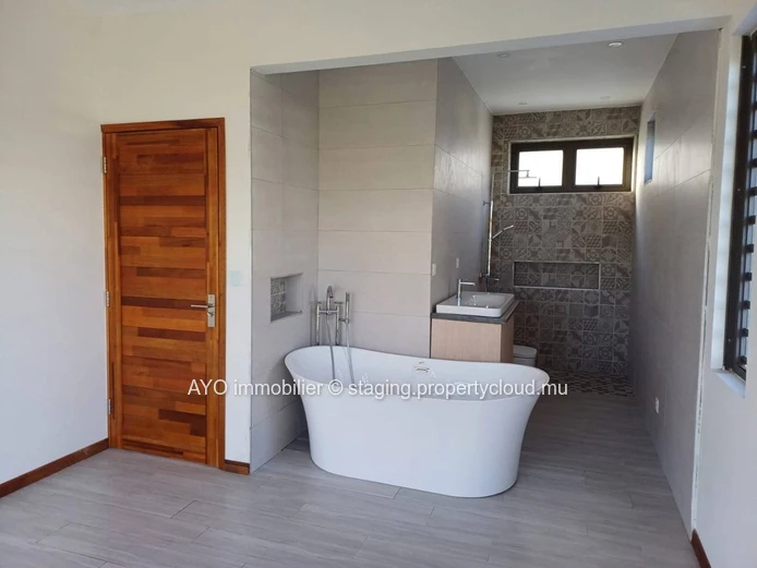 Newly built modern 4 bedrooms house with pool in Forêt Daruty
