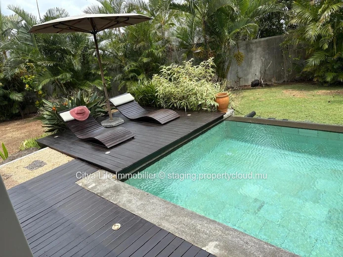 Villa à vendre à Mont Piton, 250m², terrain 1,025m², 4 chambres, piscine privée, sécurisé, proche écoles, prix Rs.