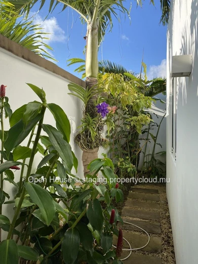 For sale - Grand Baie - beautiful 2-bedroom villa + office located in the heart of a sought-after and secure residenc...