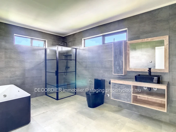 Large detached house with some finishing to be expected