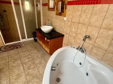 5 Bedroom Villa