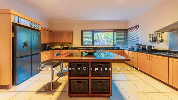 Villa de Prestige de 4 Chambres avec Piscine, Kiosk & Jardin au Tamarina Golf Estate