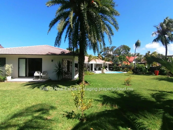Gorgeous villa completely renovated, with multiple openings to a very large terrace and its lovely pool, overlooking ...