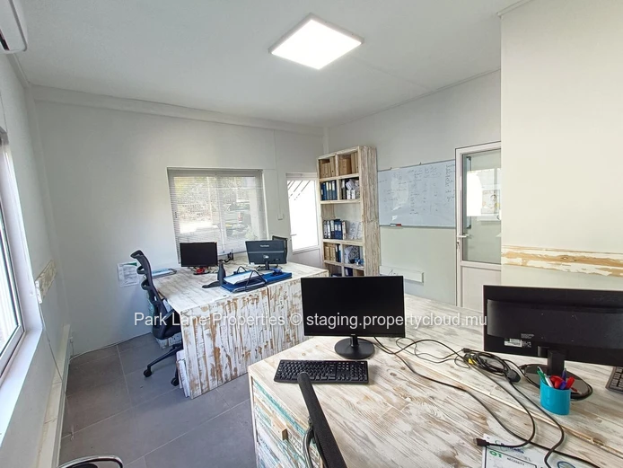 Super affaire dans l'Ouest! Bureau à louer
