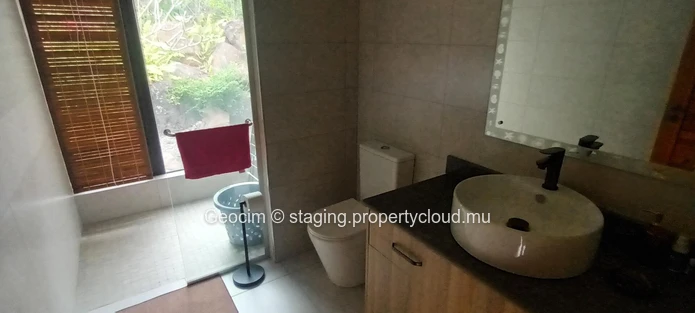 Petite Rivière Noire Domaine de Palmyre Maison de plain-pied de 3 càc 3sdb séjour salon bureaux piscine sur 39.5 perc... (Mandat exclusif)