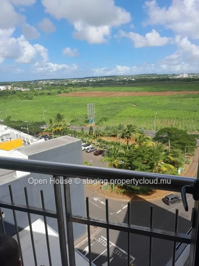 Appartement RES à vendre à Grand Baie, 120m², 2 chambres, piscine commune, accessible aux étrangers, proche des comme...