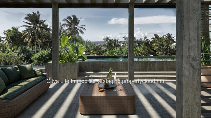 REZ+2 à vendre à Roches Noires, 146m², 3 chambres, piscine commune, terrain en toute propriété, accès toiture, généra...