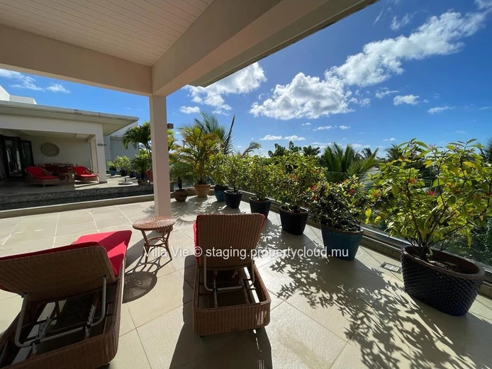 Haute Rive - Magnificent 4 bedroom penthouse on the beachfront