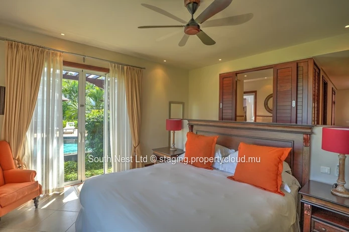 Exceptional Villa with sea view and beach access 