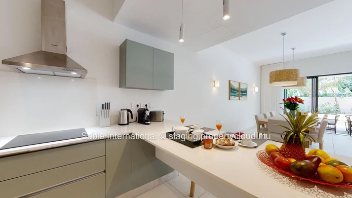 Luxury G+2 Apartment with Communal Pool in Péreybère, 143m² Living Space, Sea Access, Close to Amenities 