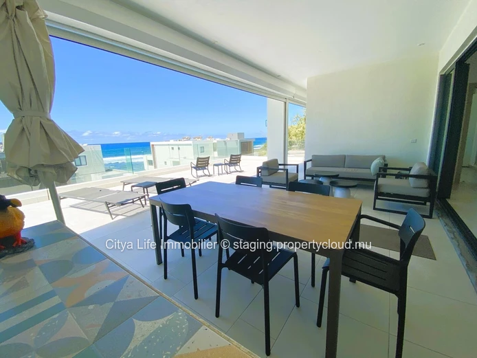 Luxurious Penthouse with Stunning Views in Poste Lafayette - 226m² Living Space, Communal Pool - Rs