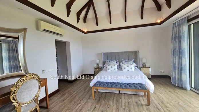 Luxury 5-bed sea view villa 