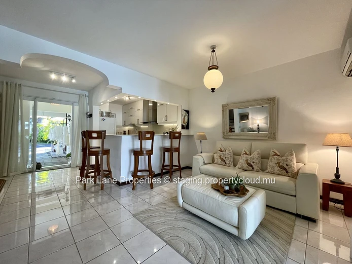 À vendre : Duplex avec piscine privée à Bain Boeuf