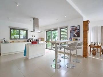 4 Bedroom Villa
