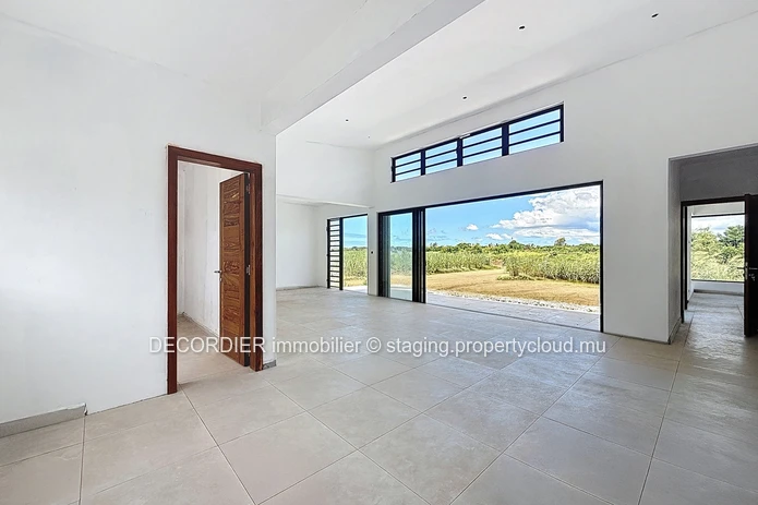 Contemporary Single-Storey Villa with Swimming Pool