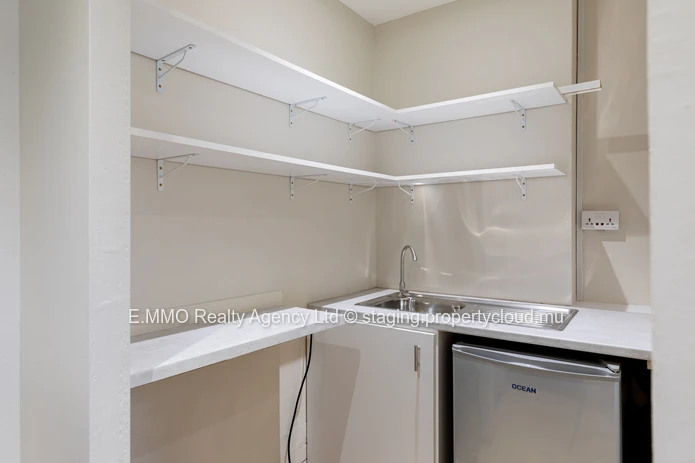 Bureau moderne de 90 m² à louer à The Flore, Floréal – Rs 45,000 + VAT (Mandat exclusif)