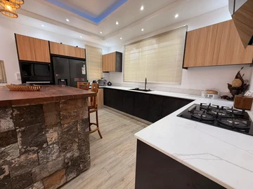 5 Bedroom Villa