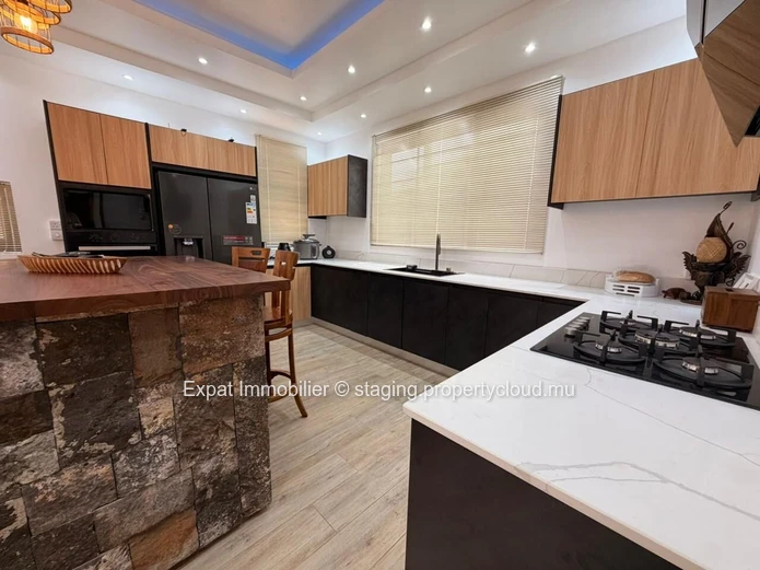 5-bedroom family villa + study for rent – Pointe aux Canonniers, Coastal Road