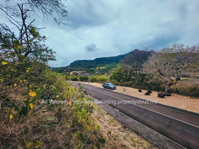 À vendre terrain- Rivière Noire