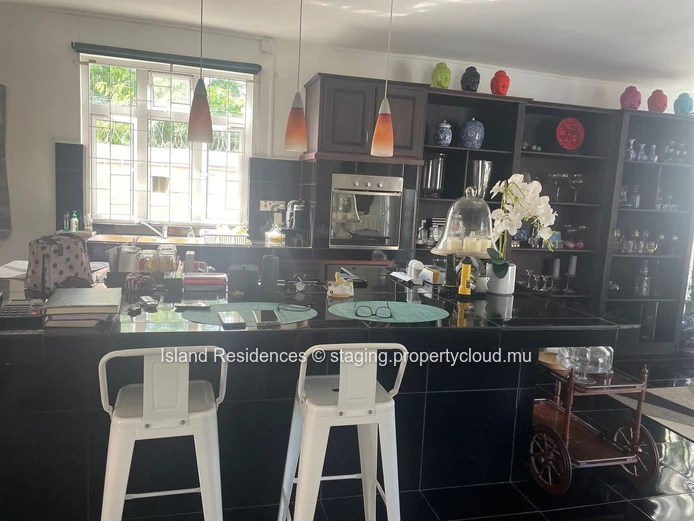 Très spacieuse villa tout confort avec 4 chambres, piscine et garage