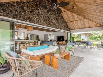 6 Bedroom House
