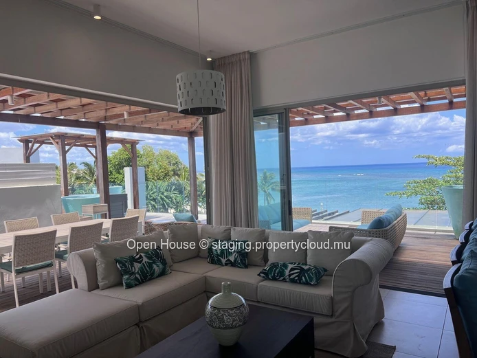 Oceanfront penthouse, 2 bedrooms with en suite bathrooms, direct access to the sea, jacuzzi, terrace, panoramic sea v...