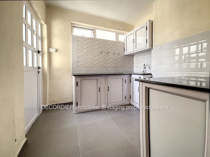 Large house composed of 4 apartments (Sole Mandate)