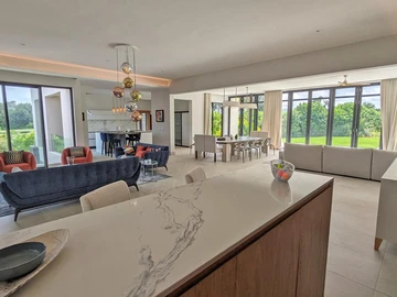 5 Bedroom Villa