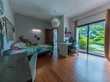 5 Bedroom Villa