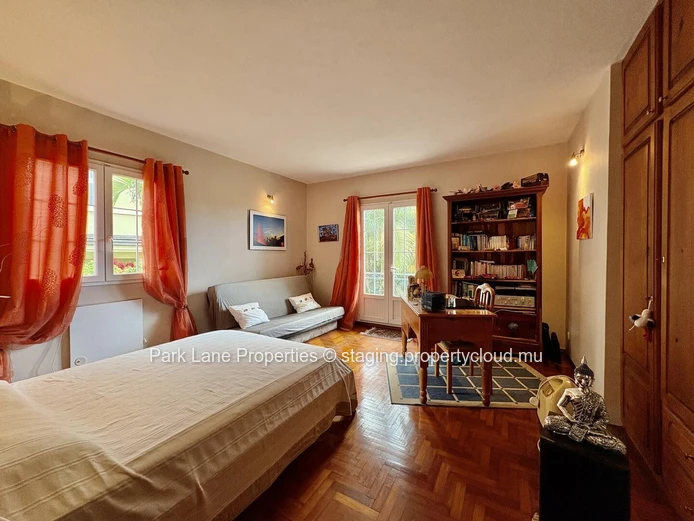 Charmante maison de style colonial avec jardin et vue à Floréal